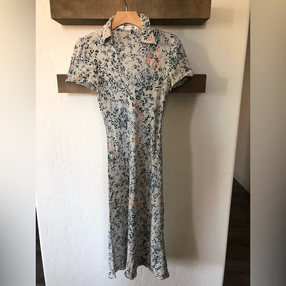 Diane Von Furstenberg|90’s Silk white floral midi dress with collar•form fitting